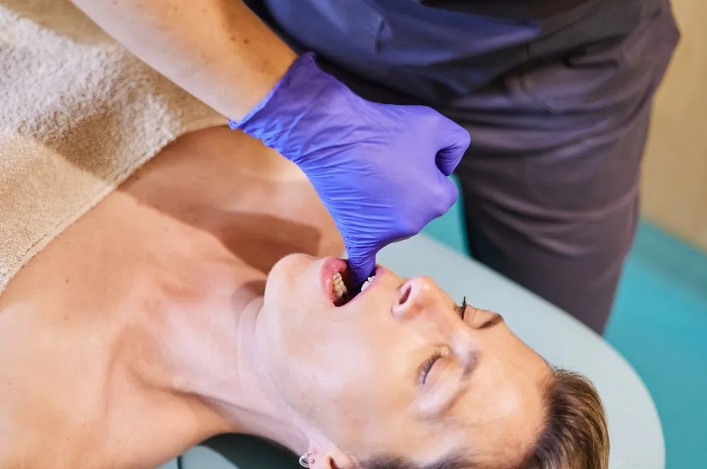 Kieferphysiotherapie bei CMD und Kieferschmerzen in Zürich